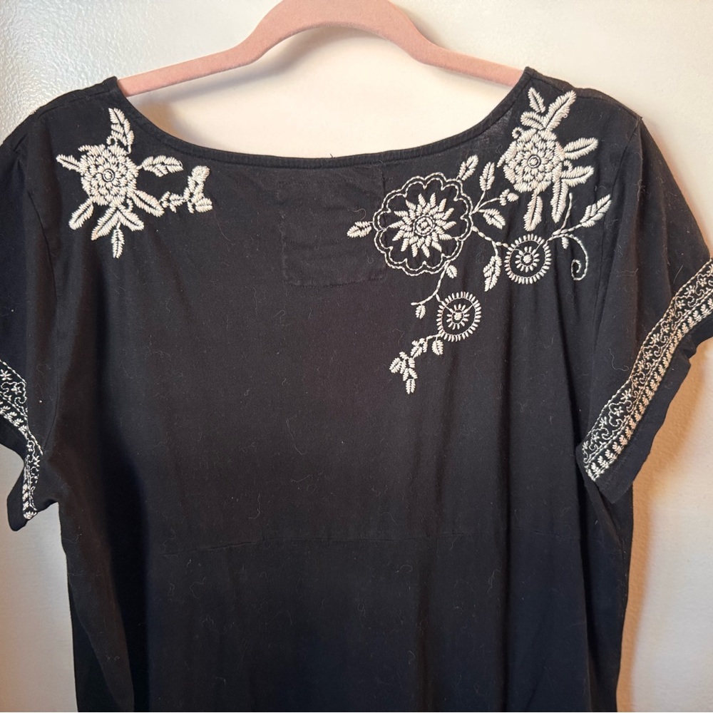 Johnny Was Black Mini with Floral Embroidery - Picture 3 of 6